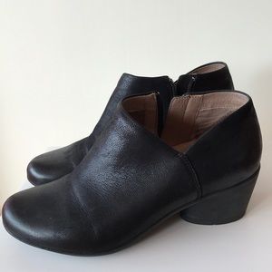 Dansko Raina black burnished nubuck bootie size 39